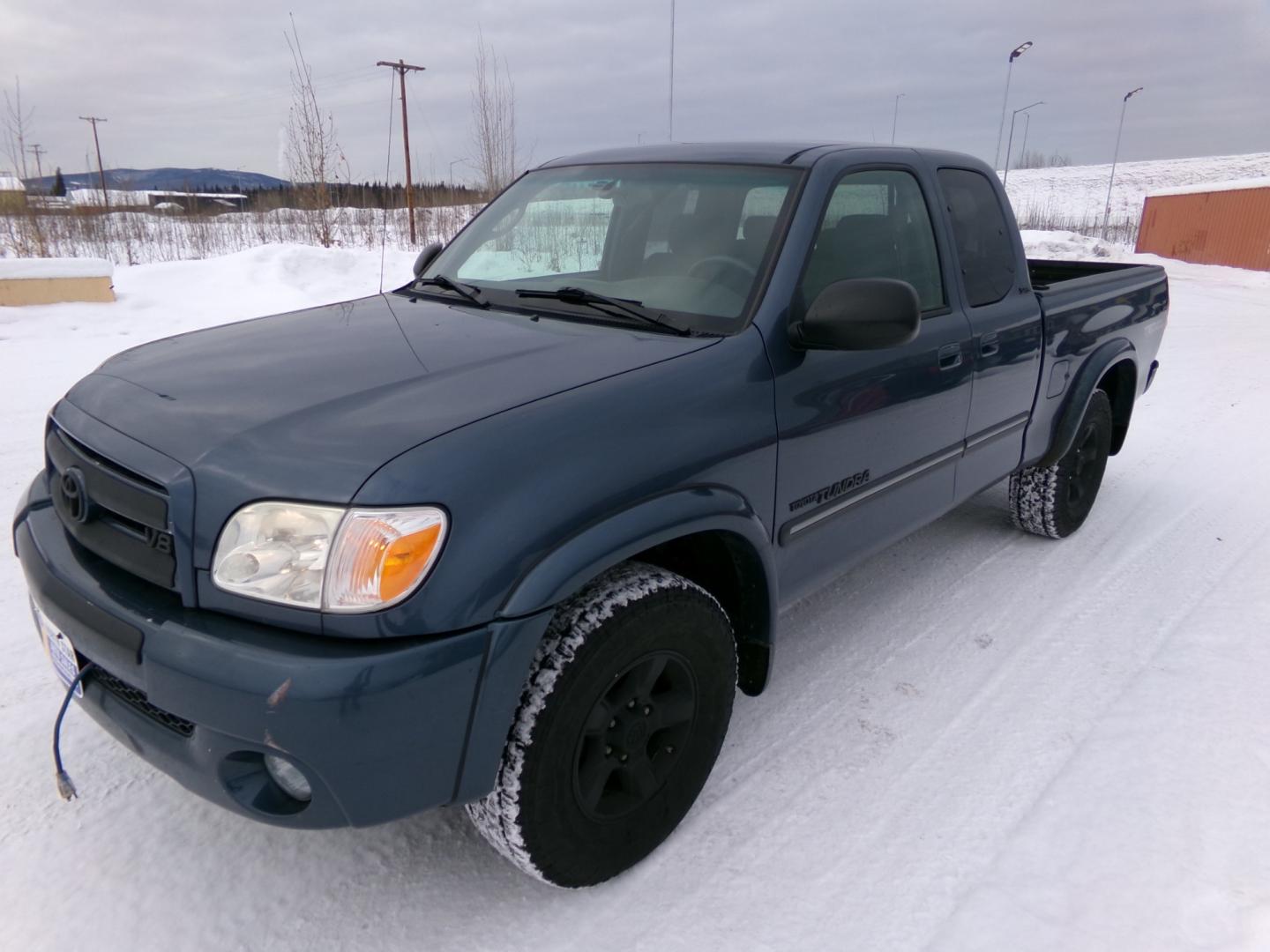 2005 Blue Toyota Tundra SR5 Access Cab 4WD (5TBBT44105S) with an 4.7L V8 DOHC 32V engine, 5-Speed Automatic Overdrive transmission, located at 2630 Philips Field Rd., Fairbanks, AK, 99709, (907) 458-0593, 64.848068, -147.780609 - Photo#0